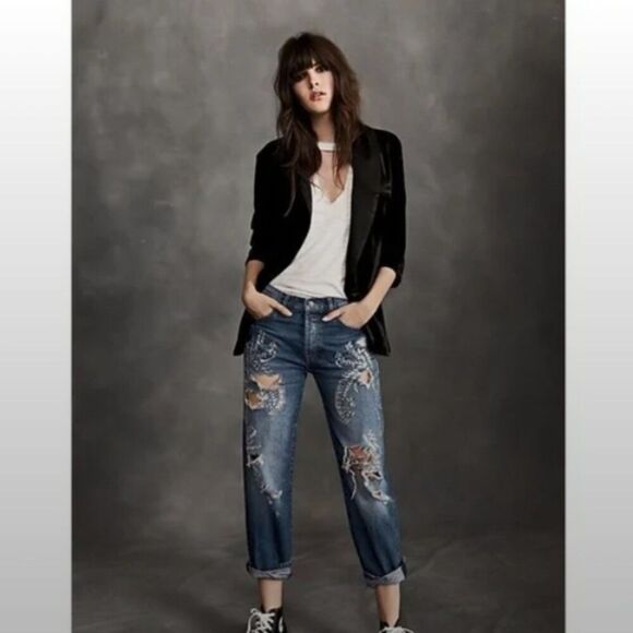 NEW FREE PEOPLE CEM EMBELLISHED BOYFRIEND JEANS 26 NEW NWT - Picture 4 of 5